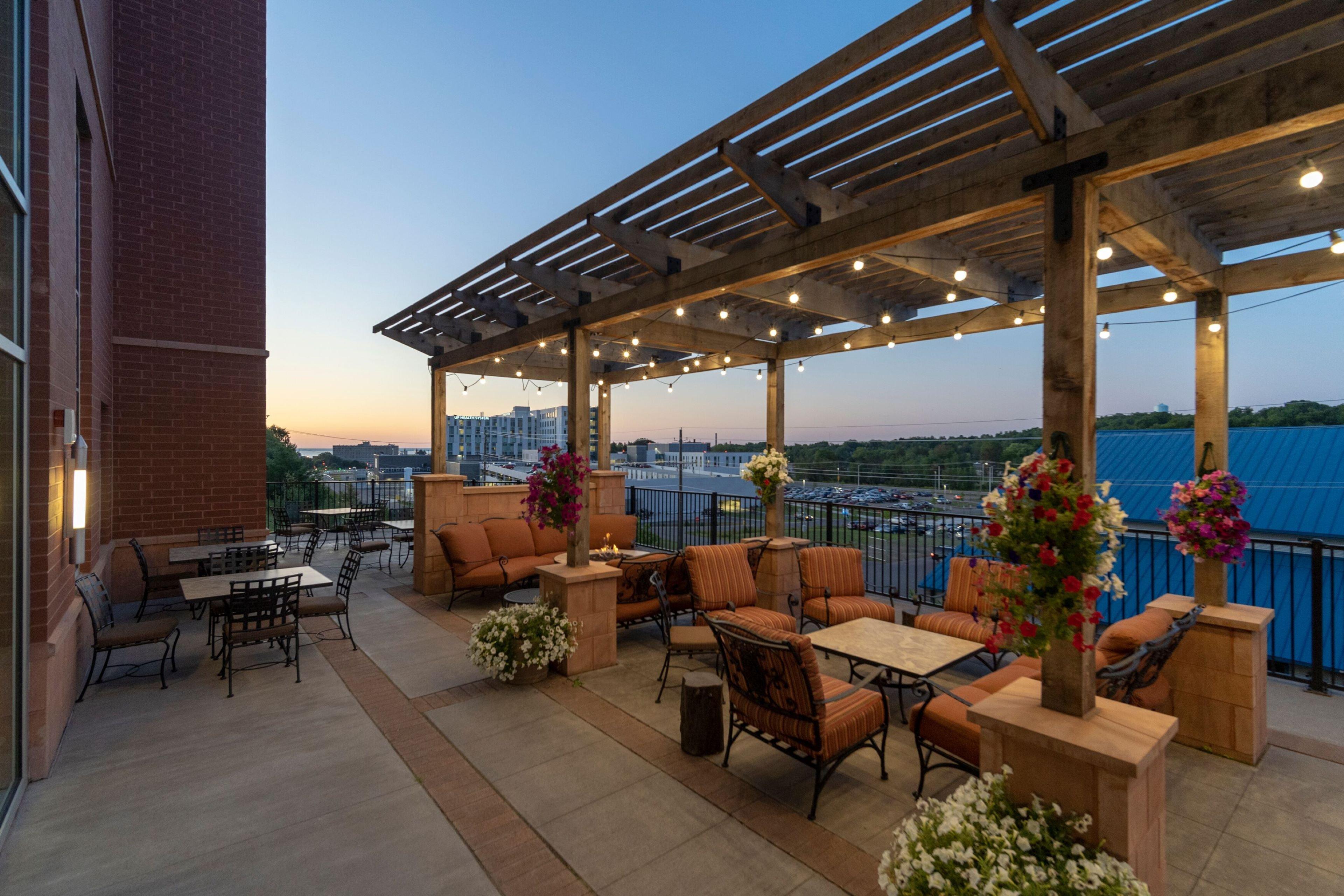 Staybridge Suites Marquette By Ihg Eksteriør bilde