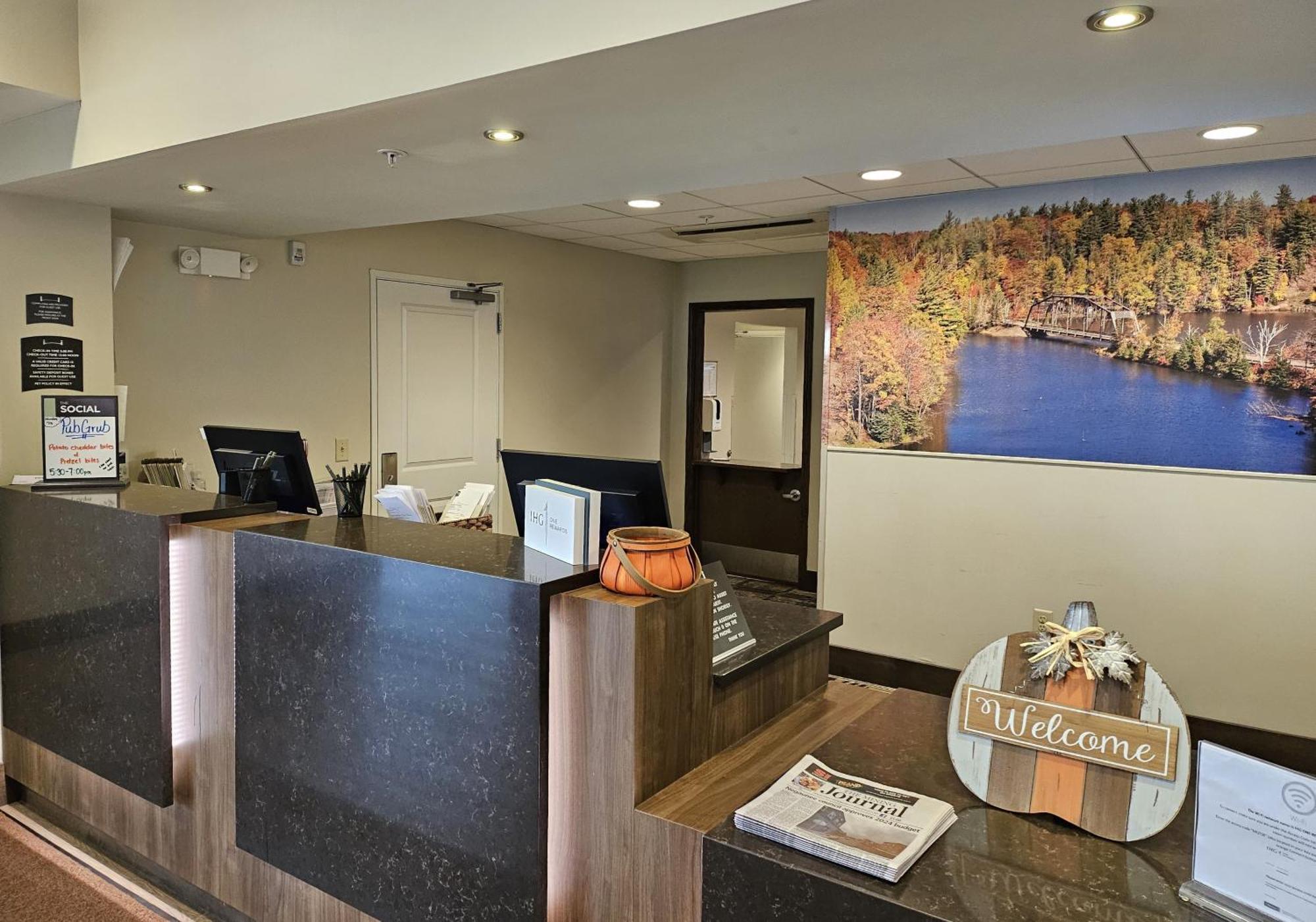 Staybridge Suites Marquette By Ihg Eksteriør bilde