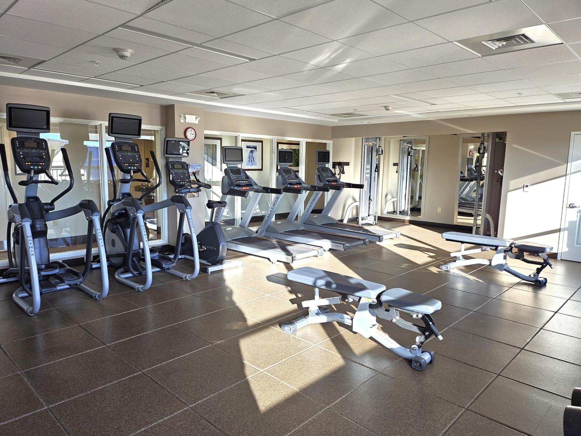 Staybridge Suites Marquette By Ihg Eksteriør bilde